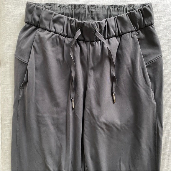 LULULEMON On The Fly Joggers *Luxtreme 28” Graphite Grey Size 2 - Picture 4 of 14